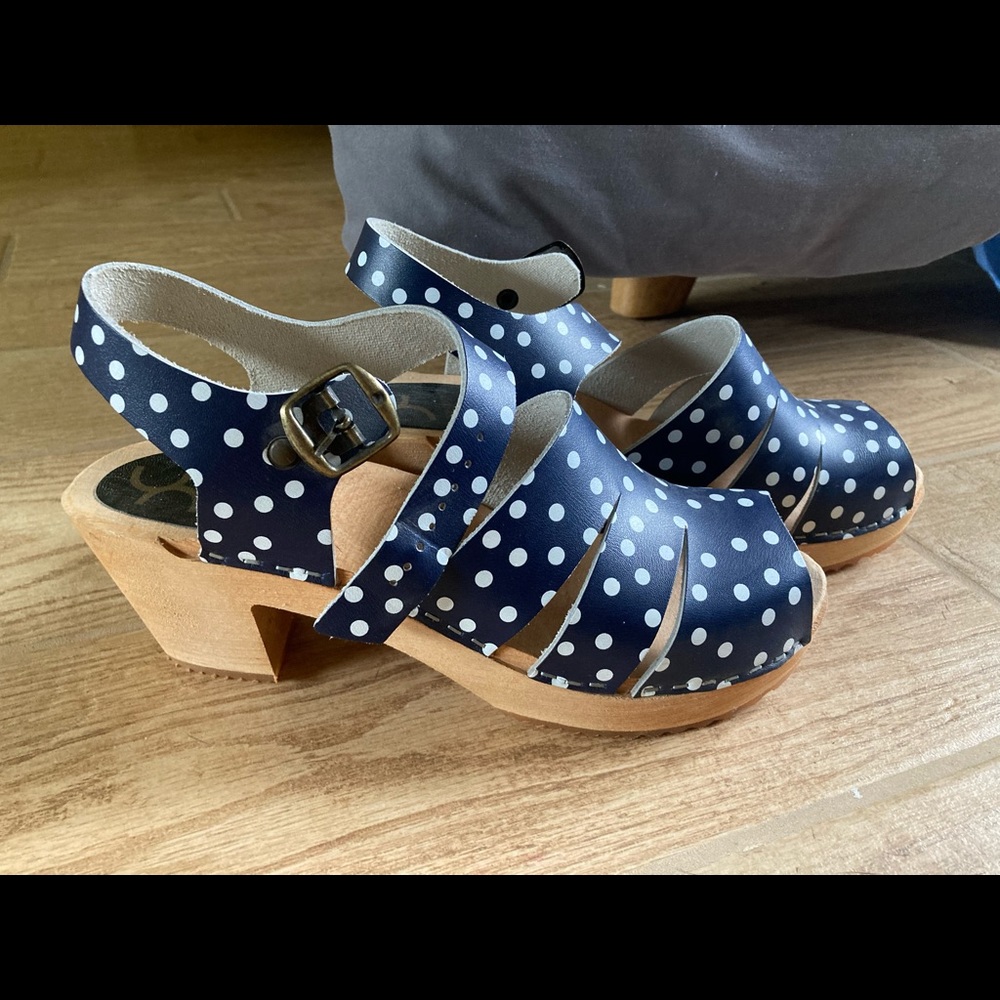 Cape Clogs Navy Blue Spotted Clog Sandal Size 40